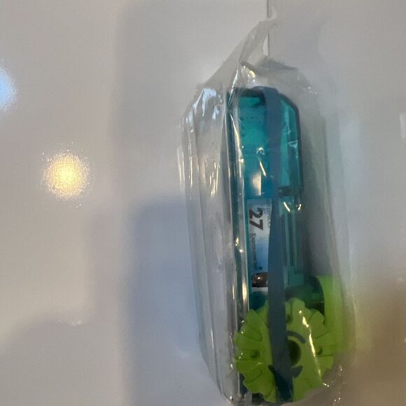 Fuji QuickSnap Waterproof Disposable Camera 27 Exp. Brand New In Package - Picture 4 of 5